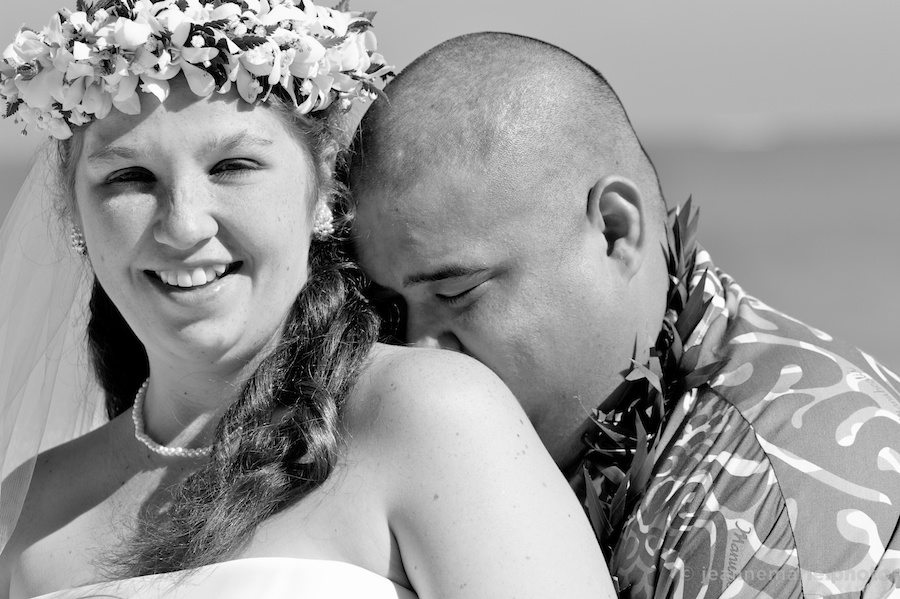 Hawaii Wedding photographer, Hawaii Wedding Photography, Hawaii Beach Wedding. Honolulu Photographer, Oahu Beach Wedding