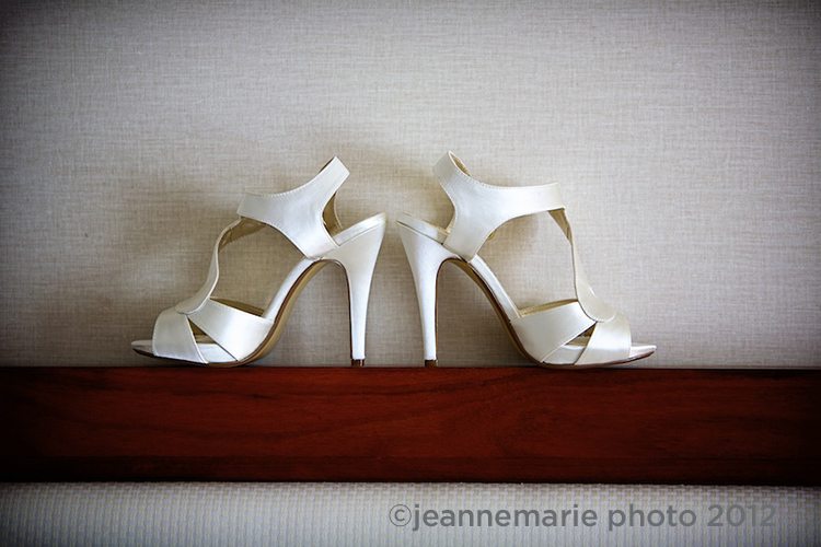 maui-destination-wedding-photography-shoes