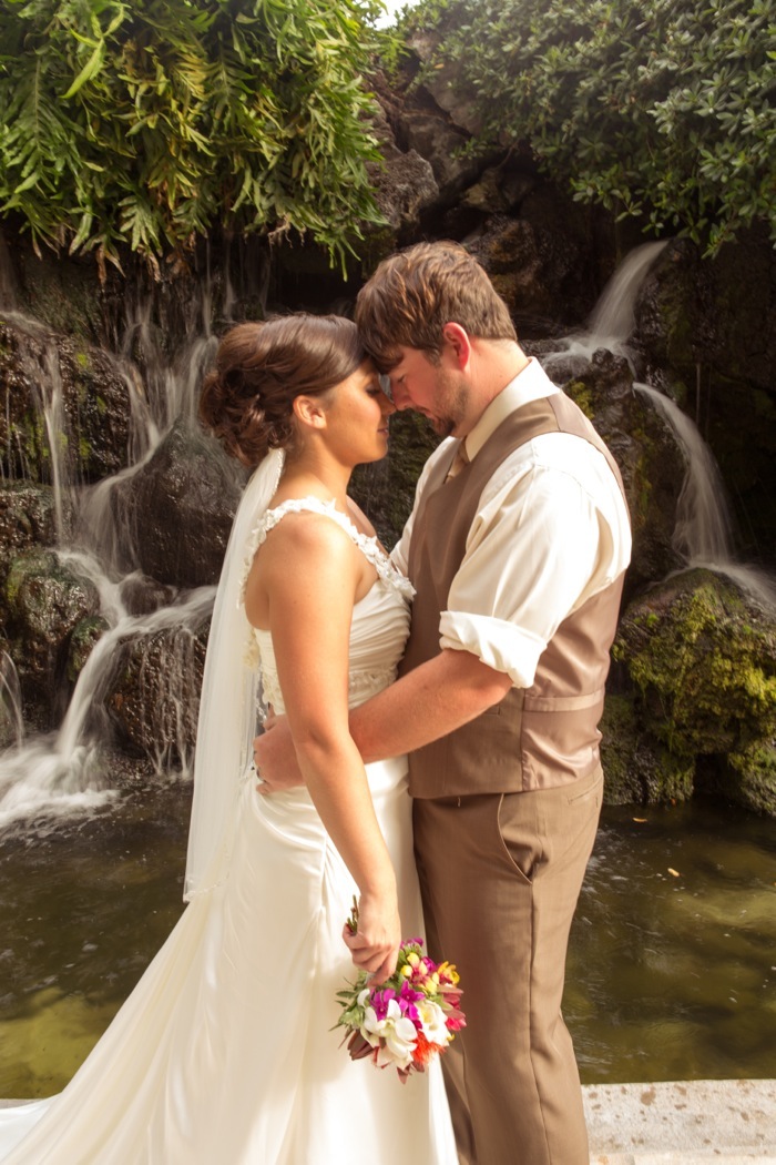 destination-wedding-hilton-hawaiian-village-bride-groom