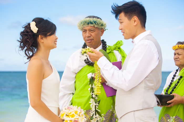 destination-hawaii-wedding-lei-exchange