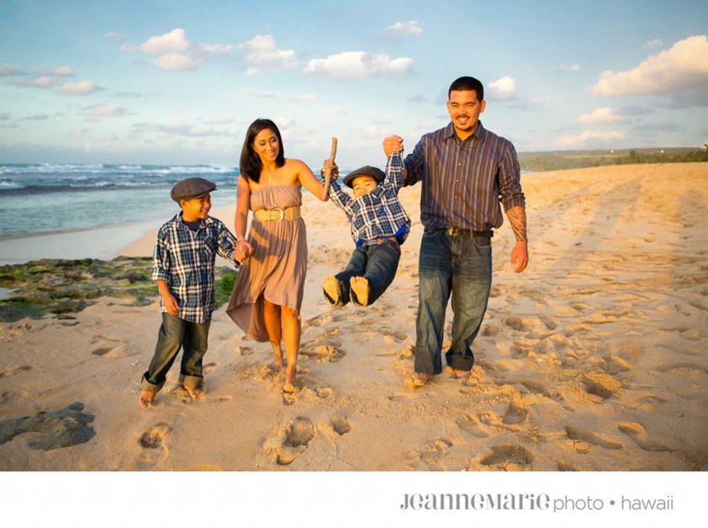 hawaii wedding photographer, couple, outdoors, north shore, beach, family