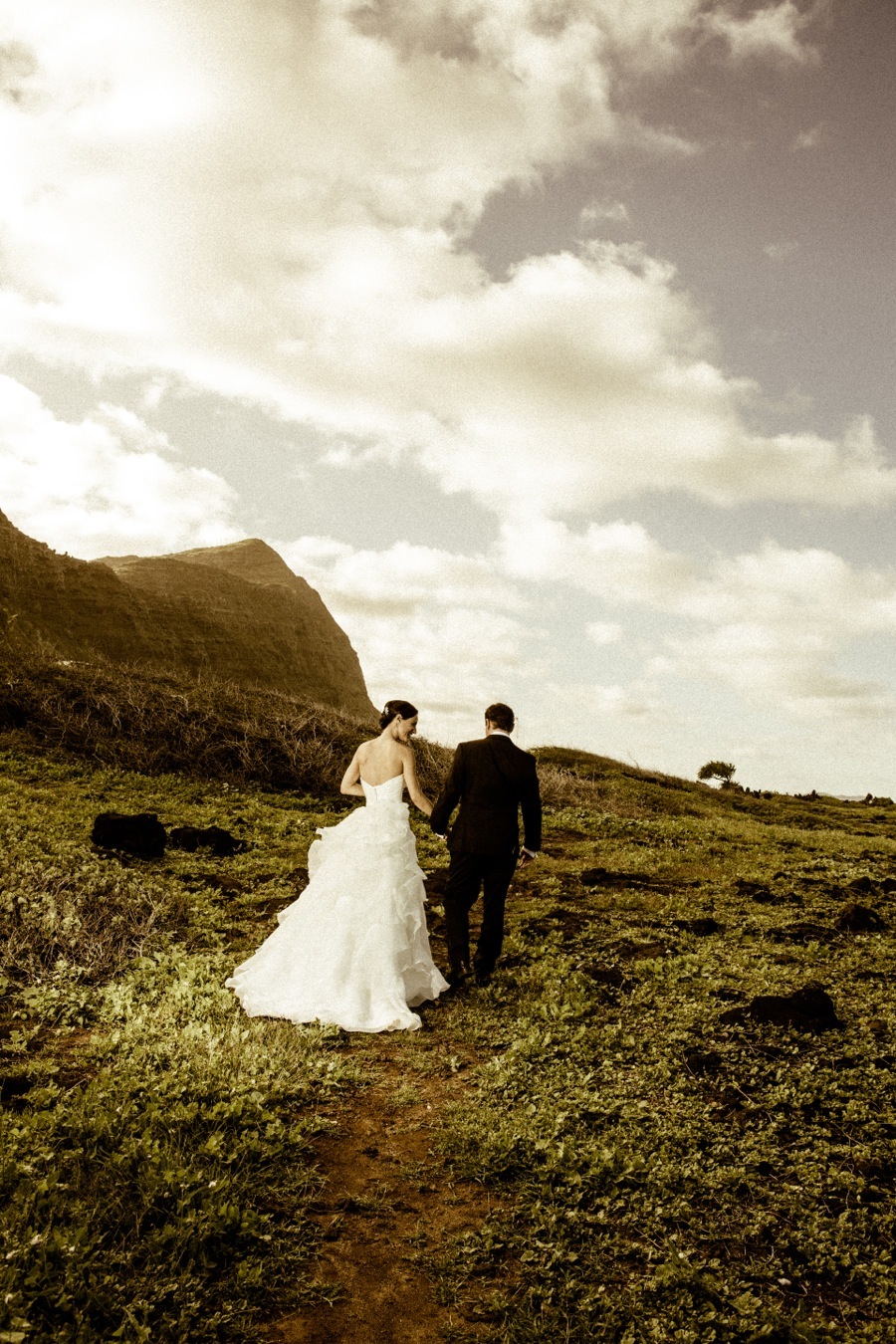 hawaii destination wedding, makapuu, oahu, couple, bride, groom, koolau, authentic wedding photography