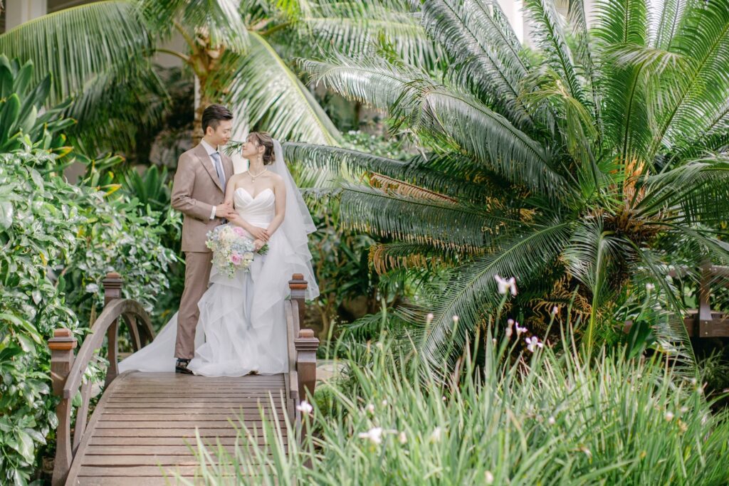 Four Seasons Resort Oahu | Luxury Hawaii Wedding Venue 8 bride and groom portarit on bridge at Four Seasons Oahu