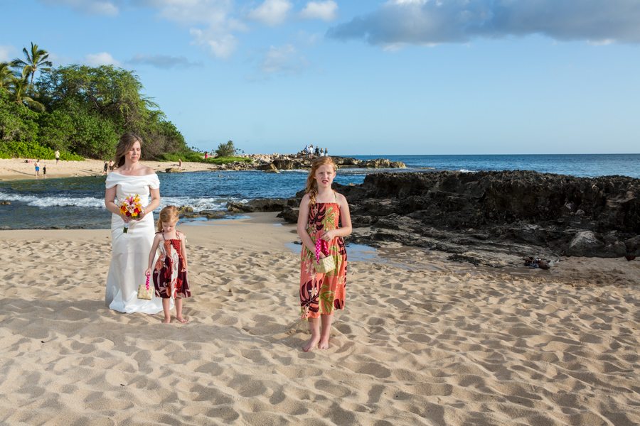 wedding ceremony, oahu, Lanikuhonua, hula, music, bride