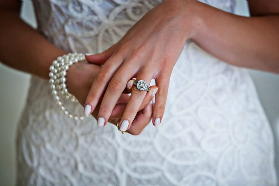engagement ring-diamonds-pearls- waikiki, oahu, hawaii