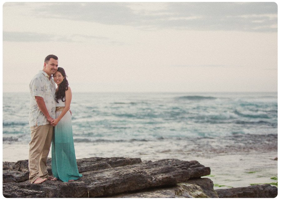 What To Wear For Your Engagement Session, hawaii, oahu, wardrobe