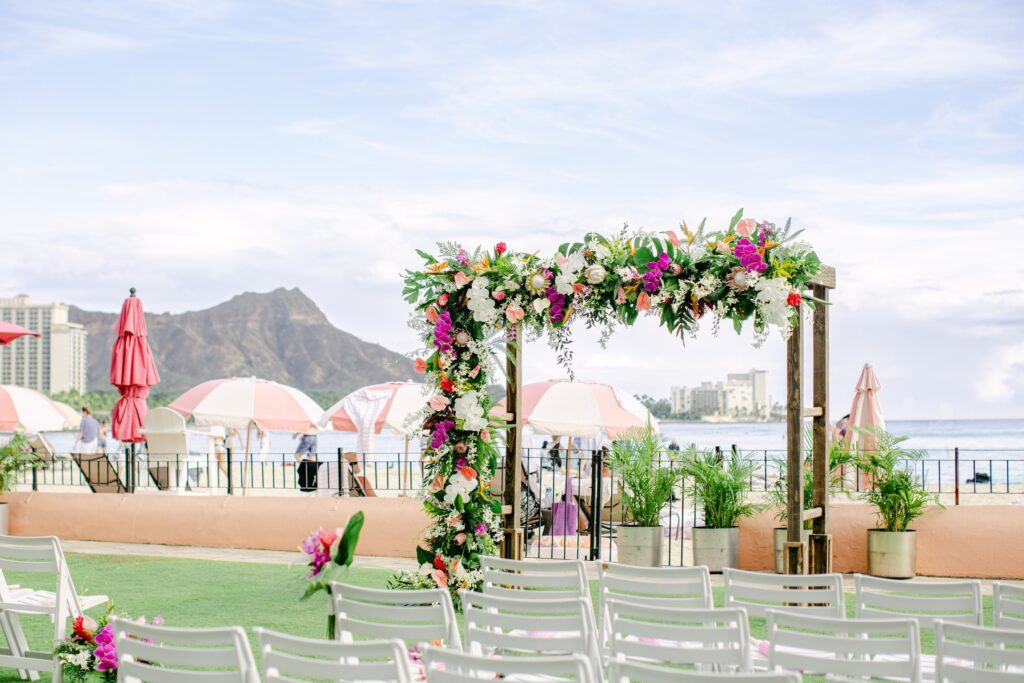 Royal Hawaiian wedding, wedding ceremony with diamond head waikiki beach
