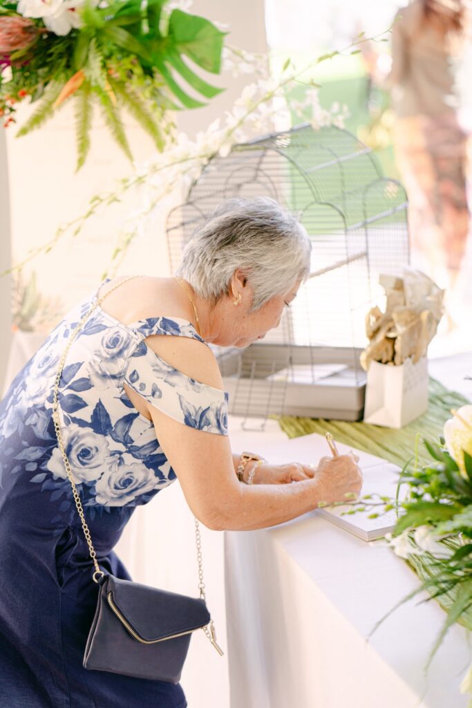 Royal Hawaiian Wedding Photographer 1027
